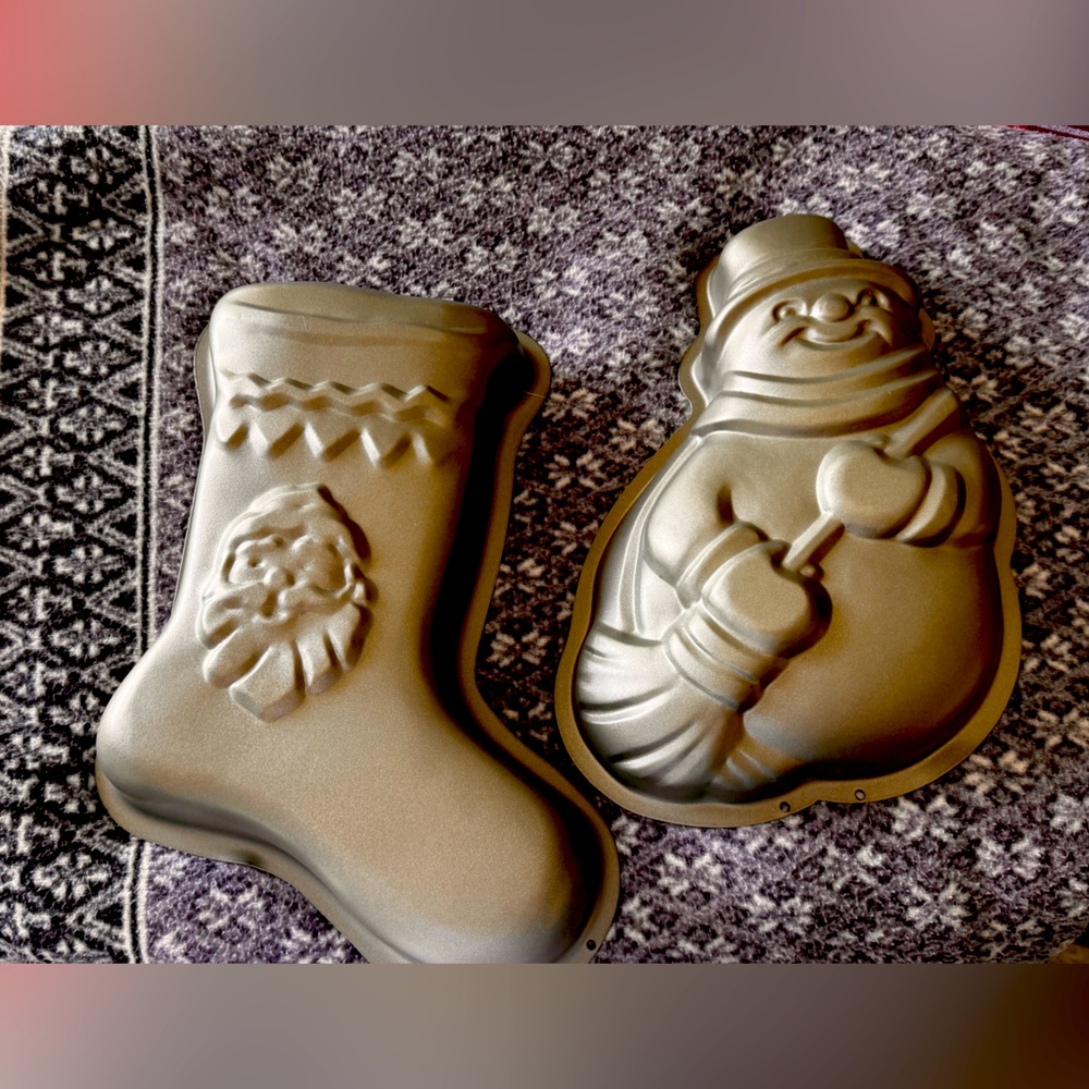 Two Christmas cake pans made in Portugal by Metalurgica BNWT